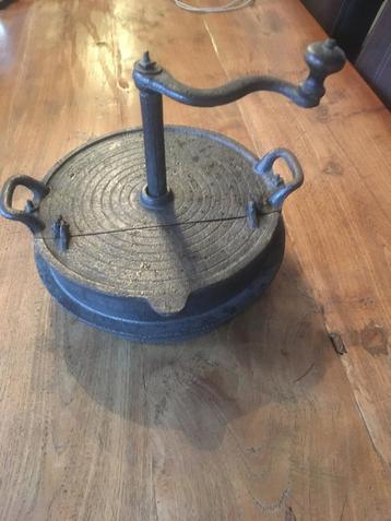 Gietijzeren koffiebonenrooster beschikbaar voor biedingen