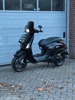 Vespa Sprint 4V 80cc - 4000km - 1e Eigenaar - 2017 - Nieuw!, Ophalen of Verzenden, Zo goed als nieuw, Benzine, Overige modellen