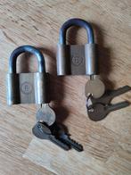 Twee oude hangsloten, Ophalen of Verzenden