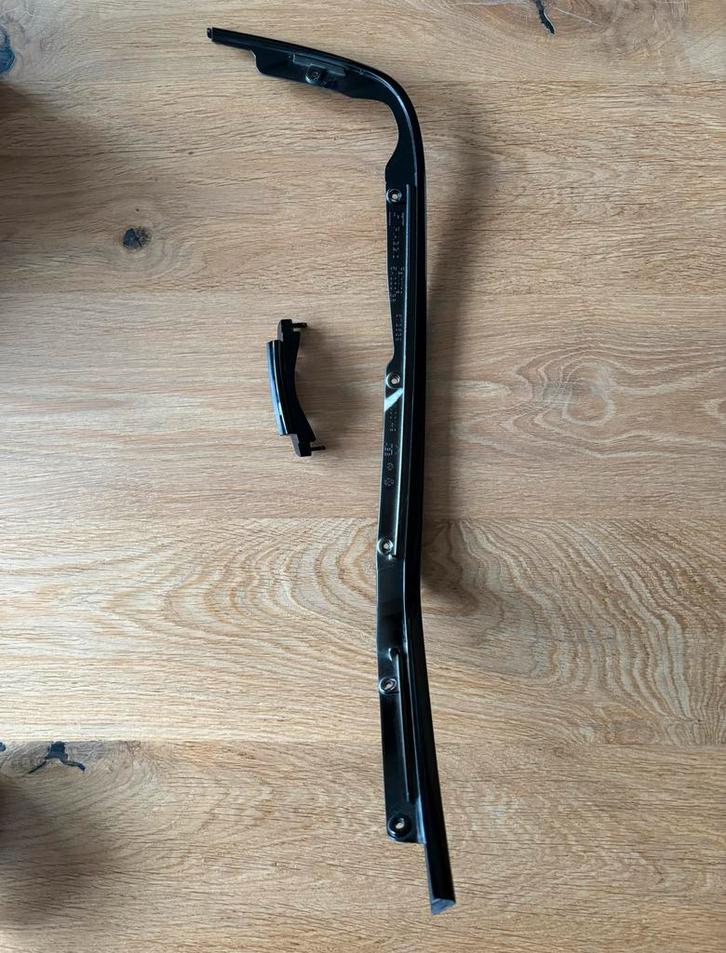 Vespa Sprint 2021 RECHTER Sierstrip Hoogglans zwart orgineel, Fietsen en Brommers, Brommeronderdelen | Scooters, Gebruikt, Vespa