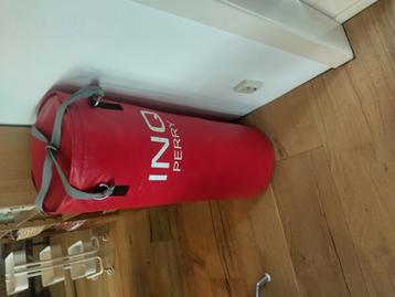 Grote zware bokszak beschikbaar voor biedingen