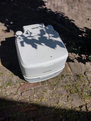 Chemisch toilet, compleet in Baarn beschikbaar voor biedingen
