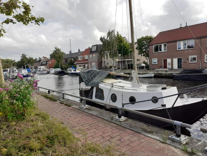 Platbodem zeilboot met kajuit, opknapper, stalen boot, Watersport en Boten, Kajuitzeilboten en Zeiljachten, Gebruikt, Tourjacht of Cruiser