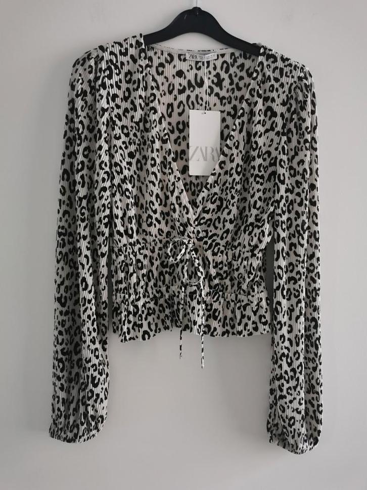 ZARA plissé blouse met dierenprint mt. M, Kleding | Dames, Blouses en Tunieken, Nieuw, Maat 38/40 (M), Overige kleuren, Verzenden
