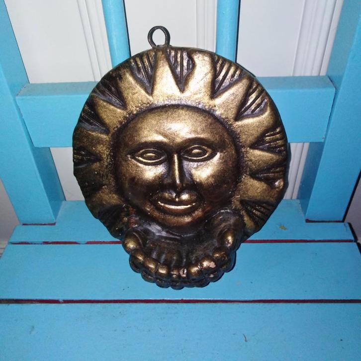 Zonnetje met handjes van aardewerk, Huis en Inrichting, Woonaccessoires | Wanddecoraties, Gebruikt, Ophalen