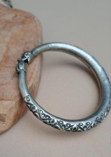 Vintage Tribale Etnische Zilveren Armband met Olifanten. beschikbaar voor biedingen