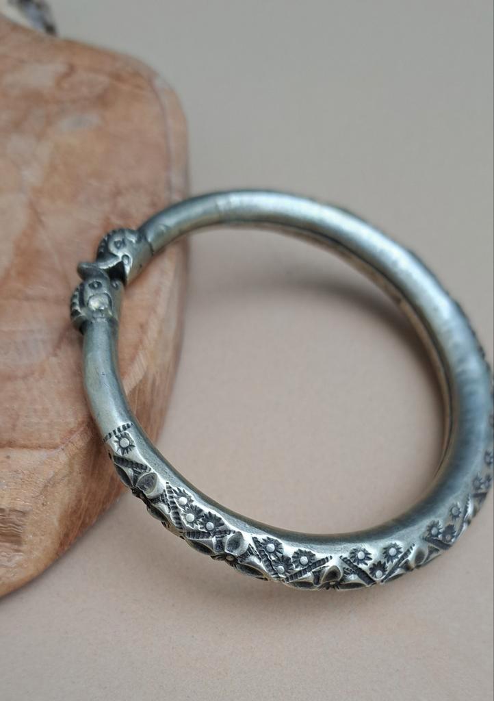 Vintage Tribale Etnische Zilveren Armband met Olifanten., Sieraden, Tassen en Uiterlijk, Antieke sieraden, Armband, Zilver, Ophalen of Verzenden