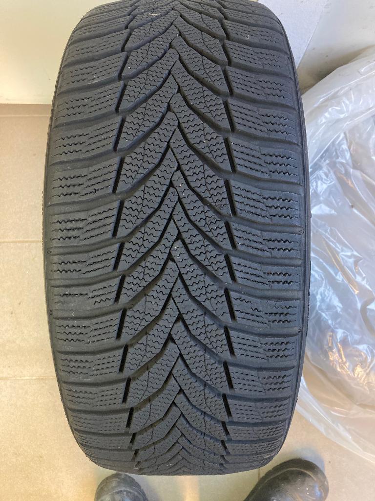 Winterband een stuks Nexen WinGuard Sport-2  225/40 R18, Ophalen of Verzenden, Gebruikt