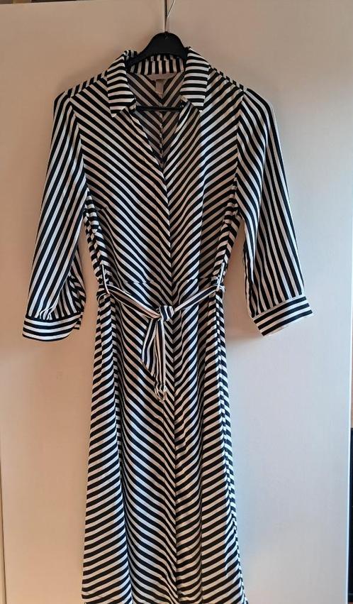 Zwart wit gestreepte jurk maat 38 H&M, Kleding | Dames, Jurken, Zo goed als nieuw, Maat 38/40 (M), Zwart, Knielengte, Ophalen of Verzenden