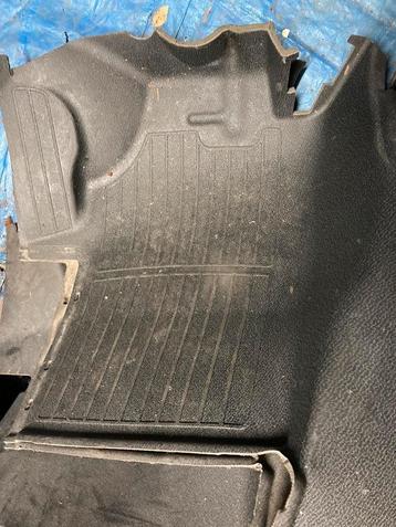 vloermat ondermat  bestemd voor mercedes vito 639 en 447 beschikbaar voor biedingen