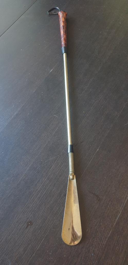Lange schoenlepel flexibele veer krokoprint goudkleur 1206, Antiek en Kunst, Curiosa en Brocante, Ophalen of Verzenden