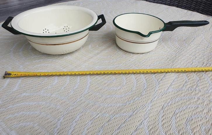 Oud emaille vergiet+steelpan,bakeliet,goudbies,KAT emaille, Antiek en Kunst, Antiek | Emaille, Ophalen of Verzenden