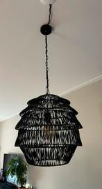Handgemaakte rotan hanglamp zwart bali, Huis en Inrichting, Lampen | Hanglampen, Overige materialen, 50 tot 75 cm, Ophalen of Verzenden