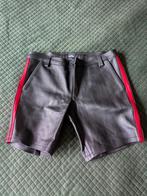 Leren short rode bies, Ophalen of Verzenden, Zo goed als nieuw, Rood