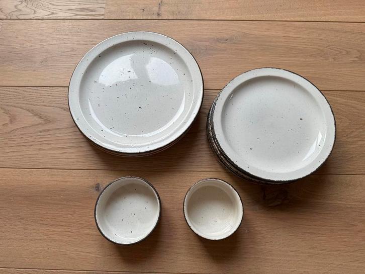 Aardewerk Borden en Kommen Set stonehenge, Huis en Inrichting, Keuken | Servies, Gebruikt, Bord(en), Overige stijlen, Aardewerk