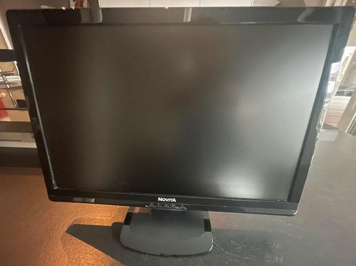 Pc pakket logitech en novita €10,-, Computers en Software, Monitoren, Zo goed als nieuw, 60 Hz of minder, IPS, Ophalen