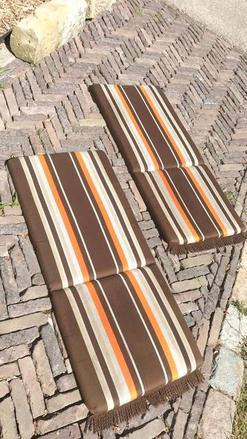 Vintage retro stoel tuin kussens  beschikbaar voor biedingen