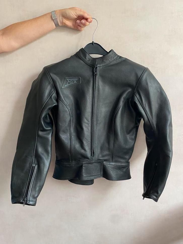 Leren motorpak MJK dames 36 verbindingsrits made in Holland, Motoren, Kleding | Motorkleding, Combipak, Dames, Tweedehands, Ophalen of Verzenden