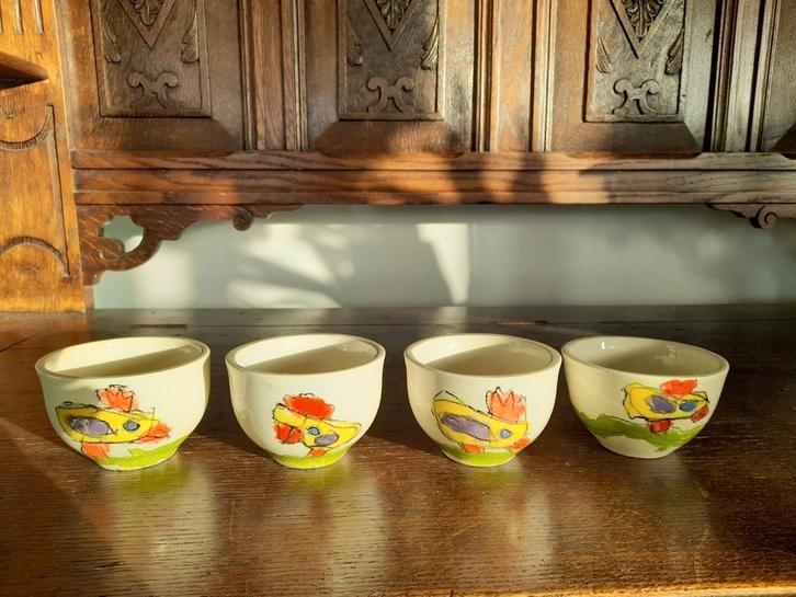 4 handgemaakte schaaltjes beschilderd m kleurrijke haantjes, Huis en Inrichting, Keuken | Servies, Schaal of Schalen, Overige stijlen