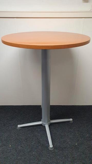 Statafel rond 112 cm beschikbaar voor biedingen