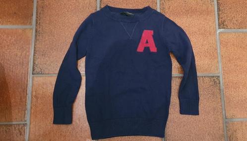 Donker blauwe trui met rode A maat 104 van Charles Vogele, Kinderen en Baby's, Kinderkleding | Maat 104, Gebruikt, Jongen, Trui of Vest