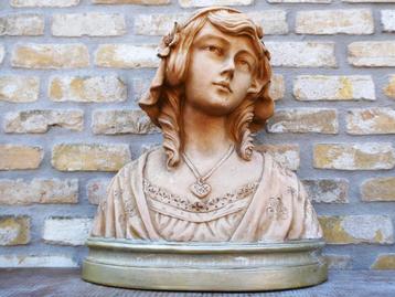 Groot terracotta borstbeeld jonge vrouw door E. Dubois beschikbaar voor biedingen