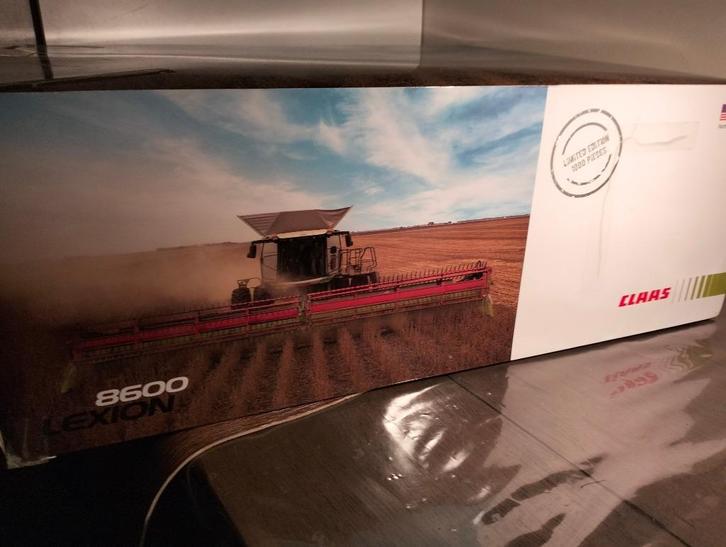 Te koop Claas Lexion 8600 met 1380 Convio bek North America., Hobby en Vrije tijd, Modelauto's | 1:32, Nieuw, Tractor of Landbouw