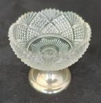 Vintage glazen coupe op voet – jaren 60 persglas, Glas of Glazen, Gebruikt, Ophalen of Verzenden, Glas