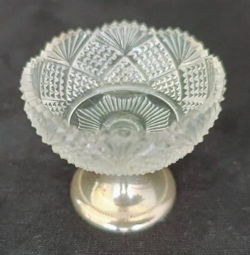Vintage glazen coupe op voet – jaren 60 persglas, Huis en Inrichting, Keuken | Servies, Gebruikt, Glas of Glazen, Overige stijlen
