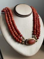 Antieke 3rijige bloedkoraalketting met 14 krt gouden slot, Sieraden, Tassen en Uiterlijk, Antieke sieraden, Ophalen of Verzenden
