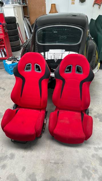 Sportstoelen White Hooker beschikbaar voor biedingen
