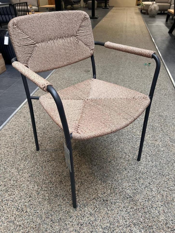 Stapelstoel Bora | 4 Seasons Outdoor | Showroommodel, Tuin en Terras, Tuinstoelen, Gebruikt, Aluminium, Stapelbaar, Ophalen