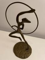 Vintage bronzen beeldje van ballerina met hoepel | 1950-1970, Antiek en Kunst, Kunst | Designobjecten, Ophalen of Verzenden