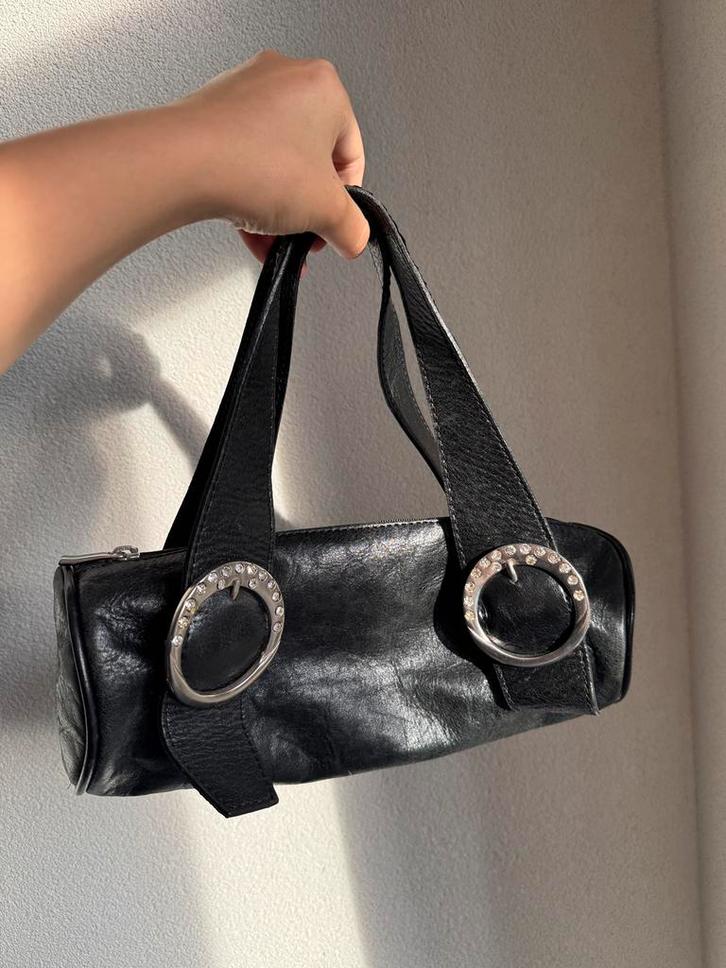 Vintage Y2K zwarte kleine schouder tas met ronde gespen, Sieraden, Tassen en Uiterlijk, Tassen | Damestassen, Zo goed als nieuw