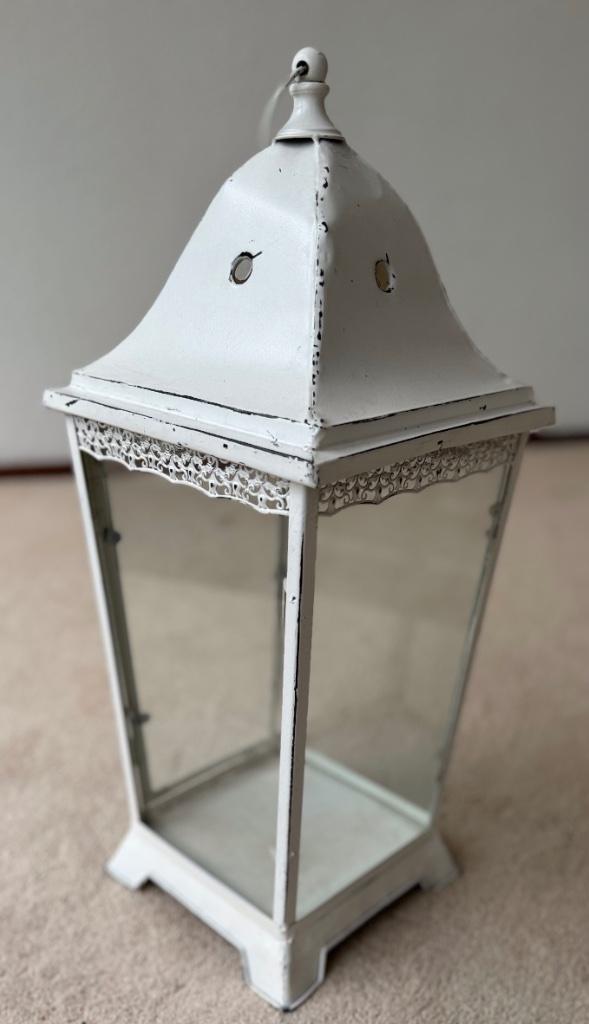 Brocante metalen lantaarn, Huis en Inrichting, Woonaccessoires | Kandelaars en Kaarsen, Gebruikt, 50 tot 75 cm, Metaal, Wit, Ophalen