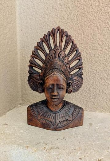 bustebeeldje Sri Dewhi  houtsnijwerk 12 cm beschikbaar voor biedingen