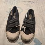 Zwarte gymschoenen met klittenband sluiting en witte zool, Gebruikt, Ophalen of Verzenden, Jongen of Meisje, Sportschoenen