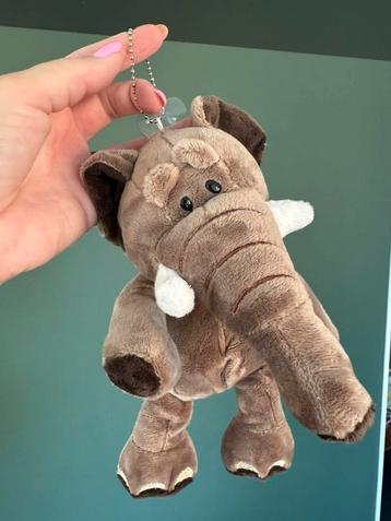 20 knuffels 10x aap en 10x olifant beschikbaar voor biedingen