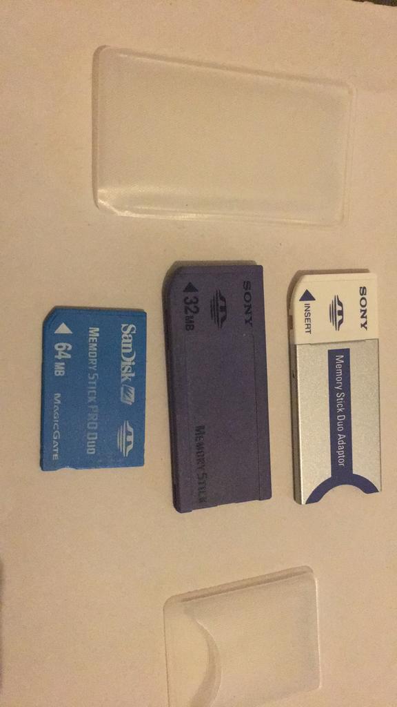 Sony memory stick 32&64MB Sony adapter, Computers en Software, Geheugenkaartlezers, Ophalen of Verzenden