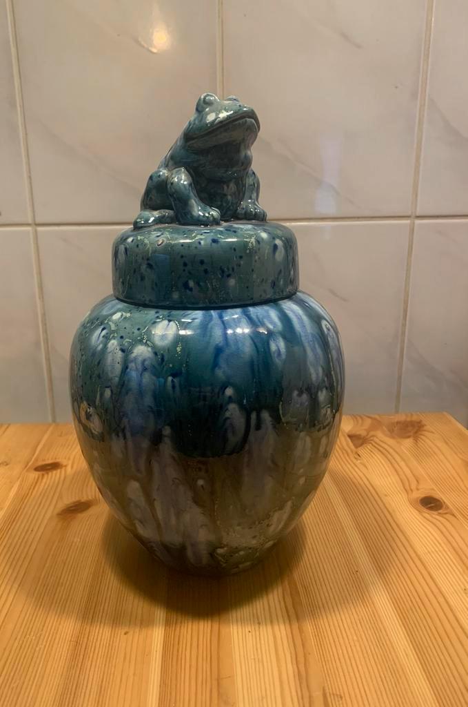 Gesigneerde pot met deksel keramiek, Antiek en Kunst, Kunst | Overige Kunst, Ophalen of Verzenden
