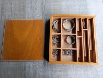 Stokken / Ringen in Houten Doos (Prof. Schoolmateriaal) beschikbaar voor biedingen