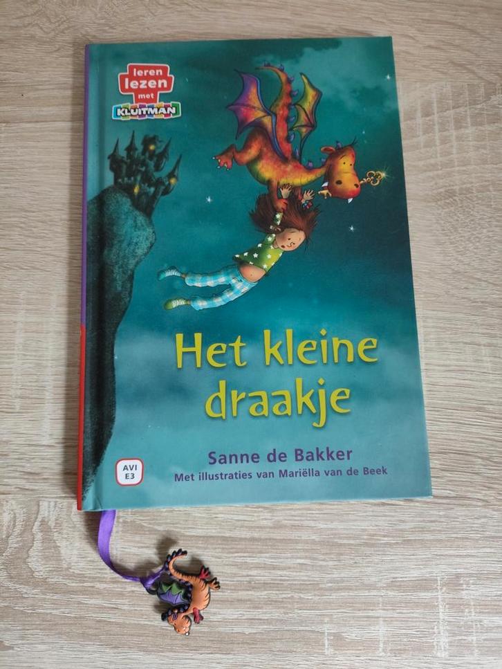 Sanne de Bakker - Het kleine draakje, Boeken, Kinderboeken | Jeugd | onder 10 jaar, Zo goed als nieuw, Fictie algemeen, Ophalen