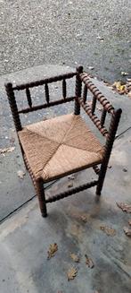 EEN ANTIEKE HOEKSTOEL IETS APPARTS, Ophalen