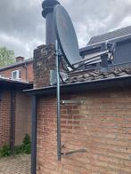 Satelietschotel met 2 x LNB en muurbevestiging., Audio, Tv en Foto, Schotelantennes, Ophalen, Zo goed als nieuw, (Schotel)antenne