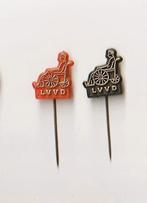2 verschillende plasticzorg / gehandicapten speldjes LVVD, Ophalen of Verzenden, Overige onderwerpen, Speldje of Pin
