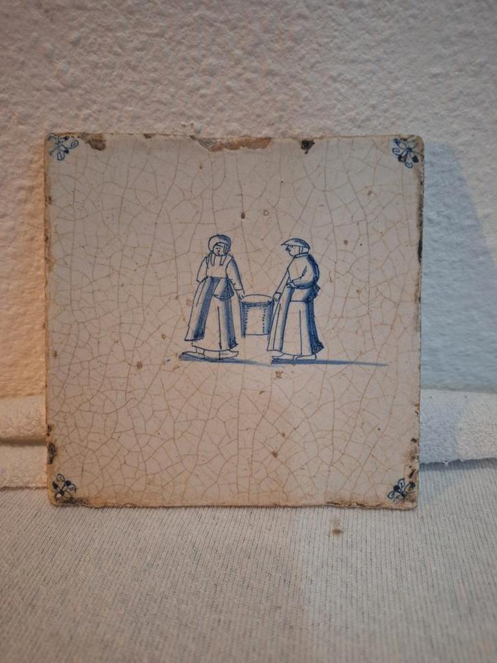 Antieke 17e eeuwse tegels - Vrouwen met emmer, Antiek en Kunst, Antiek | Wandborden en Tegels, Ophalen