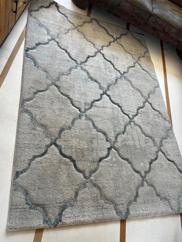 Vloerkleed 160x230 tapijt jaar oud beschikbaar voor biedingen
