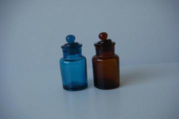 Letterbak figuren  twee apothekers stolpflesjes beschikbaar voor biedingen