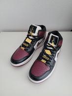 Nieuwe Nike Air Jordan 1 mid dark Beetroot maat 42, Kleding | Heren, Overige kleuren, Sportschoenen, Nieuw, Ophalen of Verzenden
