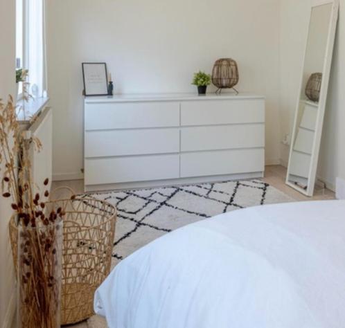 Ikea ladekast MALM met glasplaat - 6 lades - wit, Huis en Inrichting, Kasten | Ladekasten, Gebruikt, Minder dan 100 cm, 150 tot 200 cm